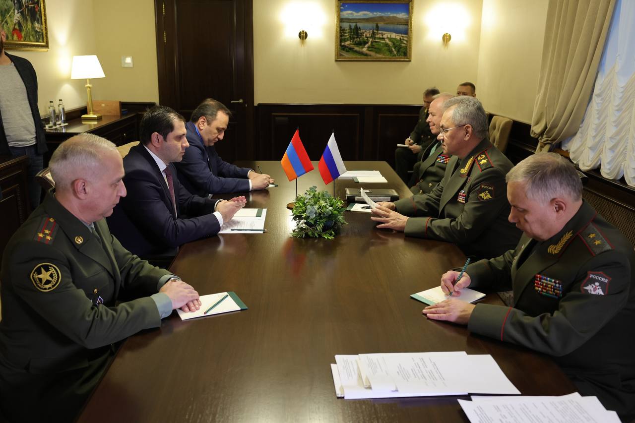 Les ministres de la Défense d&rsquo;Arménie et de Russie ont signé le plan de coopération militaire 2023