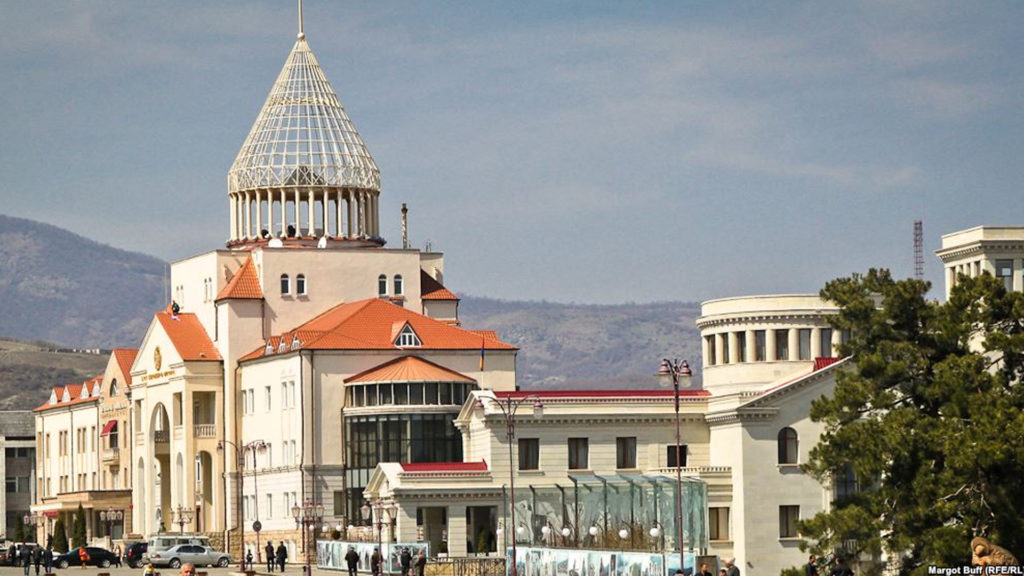 Les factions de l’Assemblée nationale de l’Artsakh appellent les russes à des mesures plus sévères contre les Azéris qui bloquent la route entre Stepanakert et Goris
