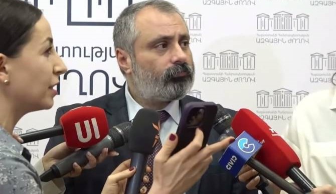 Les soldats de la paix russes devraient également avoir le pouvoir de faire respecter la paix affirme David Babayan