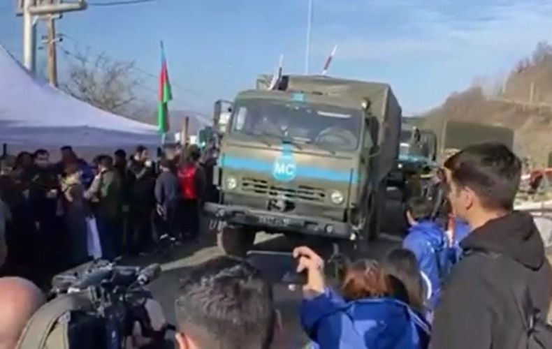 Un convoi des Forces russes de paix a transporté vers l’Artsakh une cargaison humanitaire à travers le couloir de Latchine