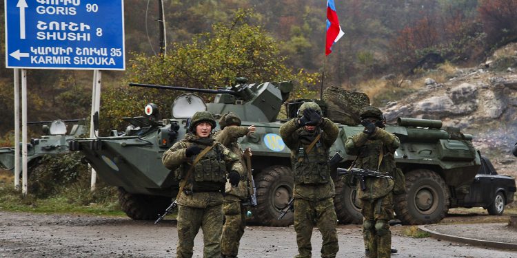 Moscou affirme que les troupes russes de maintien de la paix en Artsakh poursuivent les négociations pour la réouverture du corridor de Latchine