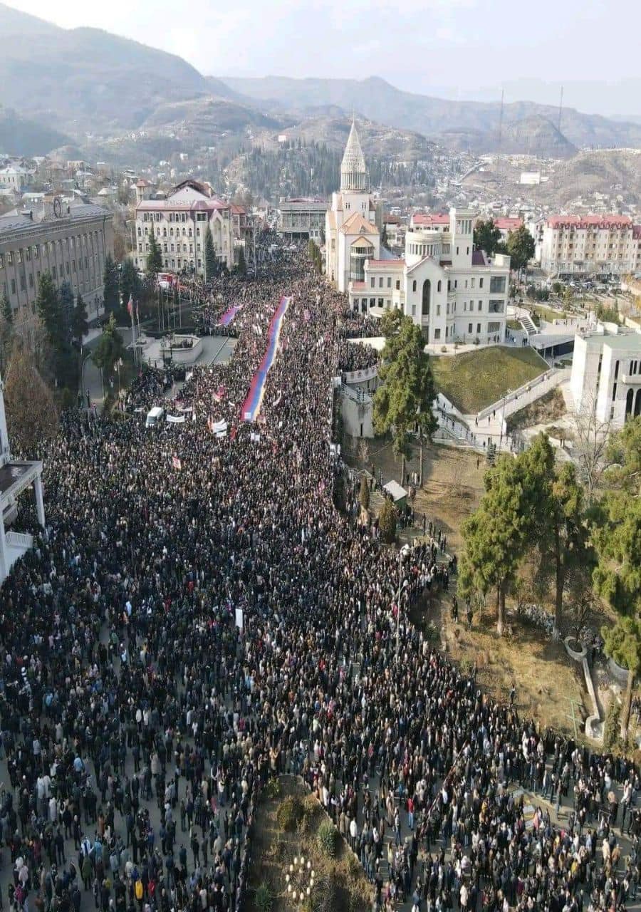 Arman Tatoyan : des dizaines de milliers de nos compatriotes ont déclaré sur la place de la Renaissance que l&rsquo;Artsakh allait renaître