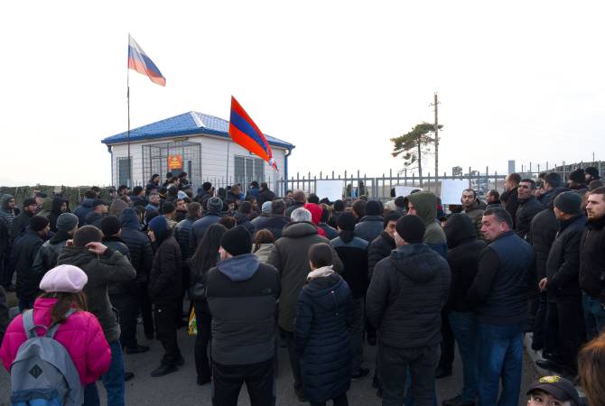 La rencontre entre le délégué des habitants de l&rsquo;Artsakh et le représentant des casques bleus menant une action dans la zone aéroportuaire s&rsquo;est terminée (PHOTOS)