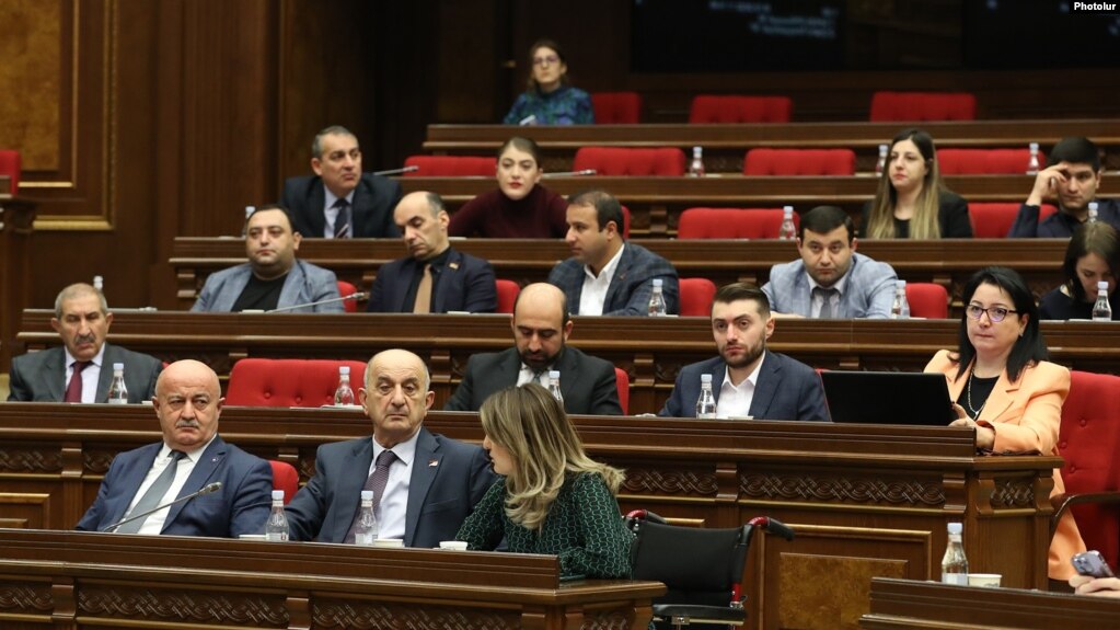 Les alliés de Pachinian font preuve de prudence après la réticence russe