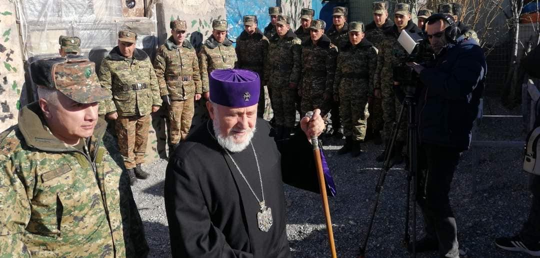Le Catholicos de tous les Arméniens a rendu visite aux soldats Arméniens en service