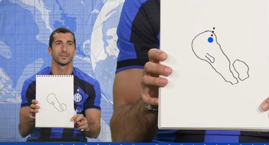 Henrikh Mkhitaryan a présenté une carte de l’Arménie avec l’Artsakh, l’Azerbaïdjan crie au scandale et demande des sanctions à l’UEFA