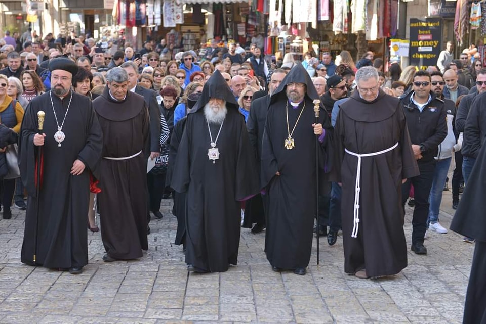Le Patriarche Sahak II à Jérusalem pour la Nativité