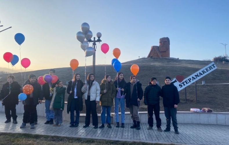 Stepanakert a accueilli avec chaleur les enfants revenus d&rsquo;Arménie avec la médiation et l&rsquo;accompagnement de la Croix-Rouge