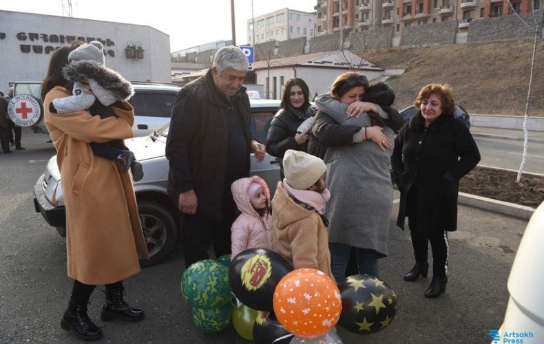 Les citoyens d&rsquo;Artsakh ont retrouvé leurs familles après 50 jours de séparation à la suite du blocus ont été accueillis à Stepanakert