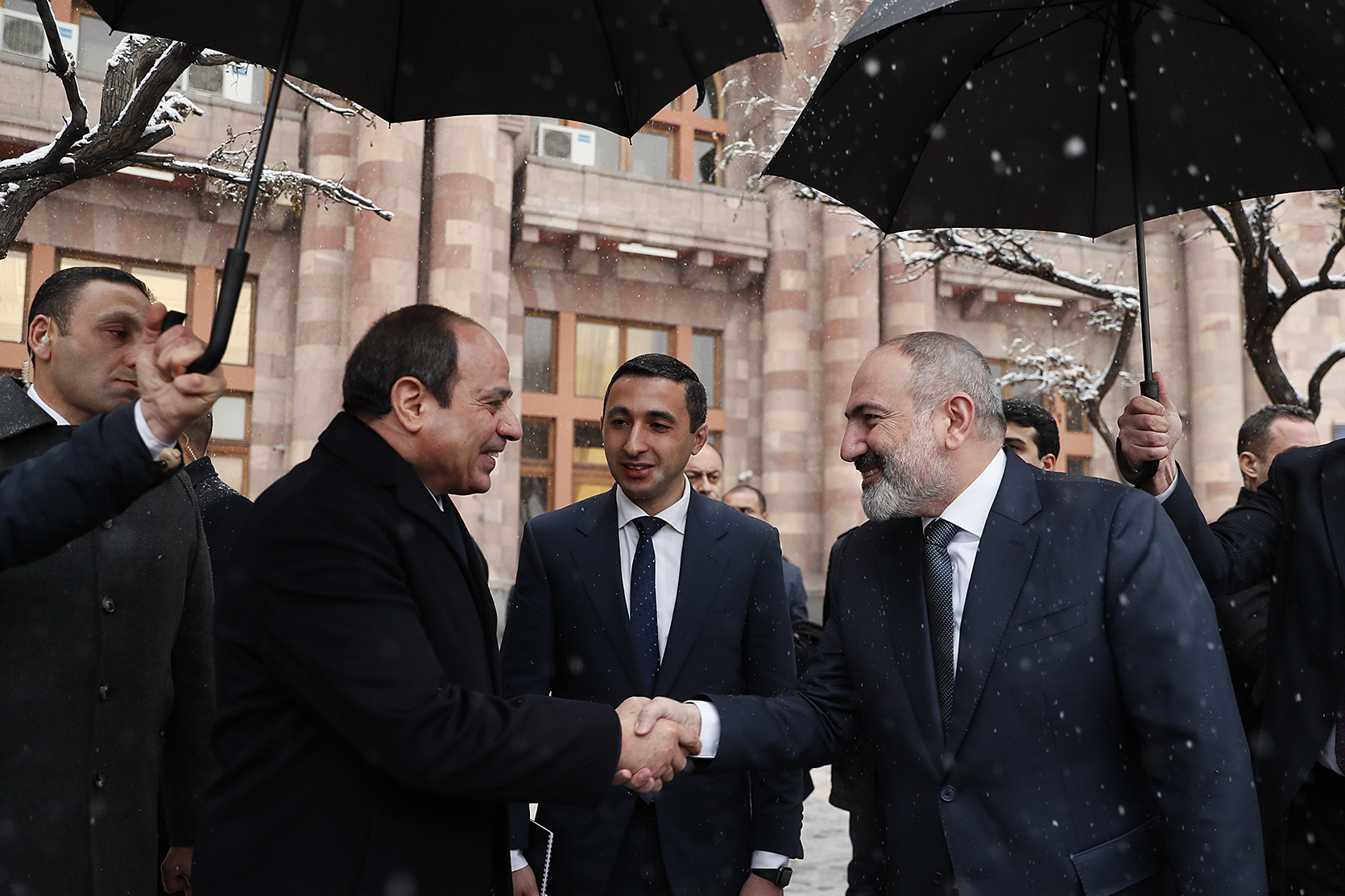 En visite à Erevan, le président égyptien Sissi se dit prêt à servir de médiateur entre l’Arménie et l’Azerbaïdjan