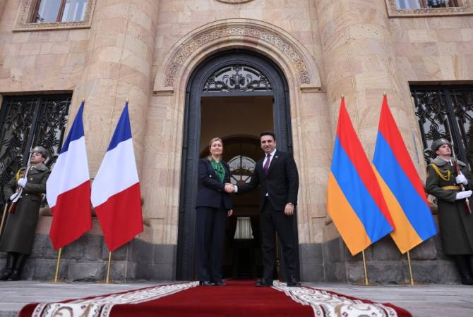Nous sommes deux nations, mais une civilisation. Alen Simonyan à la Présidente de l’Assemblée nationale de France