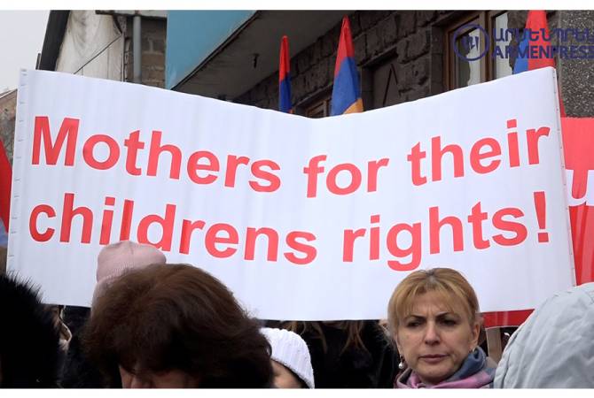 Rassemblement de femmes arméniennes devant les bureaux de l’UE à Erévan : Nous nous joignons à l&rsquo;appel des mères de l&rsquo;Artsakh et demandons la levée du blocus