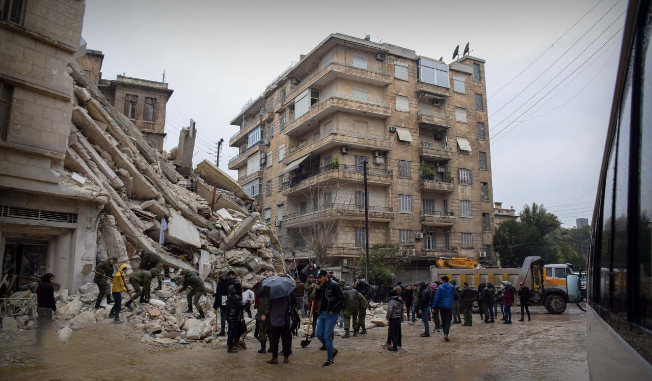 Il y a plusieurs dizaines de blessés au sein de la communauté arménienne de Syrie, les habitants passent la nuit dehors à Alep après le tremblement de terre
