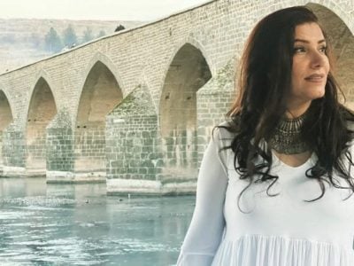 La chanteuse arménienne Zilan Tigris et son mari ont été retrouvés morts et sortis des décombres à Diyarbakir