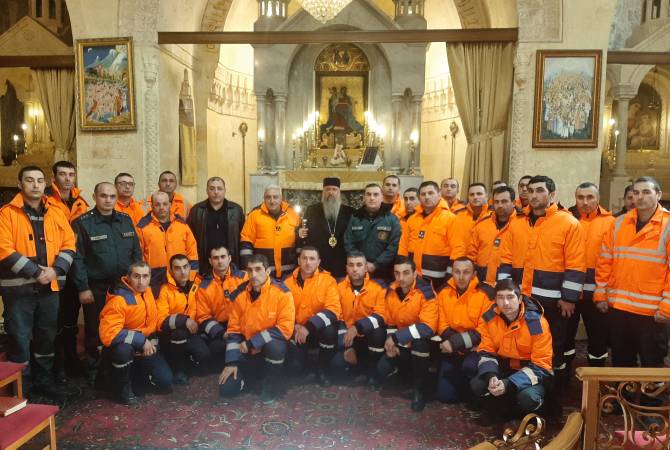 À Alep, des sauveteurs Arméniens ont visité l&rsquo;église et allumé une bougie à la mémoire des victimes du tremblement de terre
