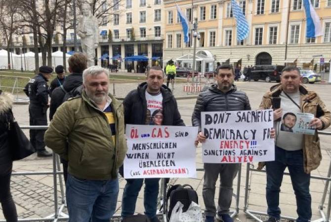 Les réfugiés azéris manifestent à Munich, exigeant des sanctions contre Aliev
