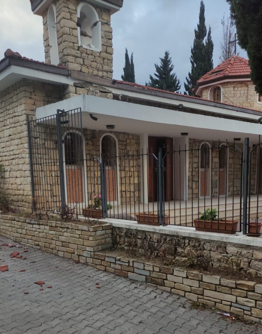 Suite au séisme, le clocher de l&rsquo;église arménienne de Vakifle le seul village arménien de Turquie a été endommagé