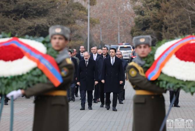 Le Président Khatchatourian, le Premier ministre Pashinyan commémorent les victimes du pogrom de Sumgait