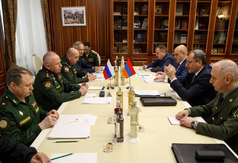 Un certain nombre de questions de coopération de la Défense ont été discutées entre la Russie et l’Arménie