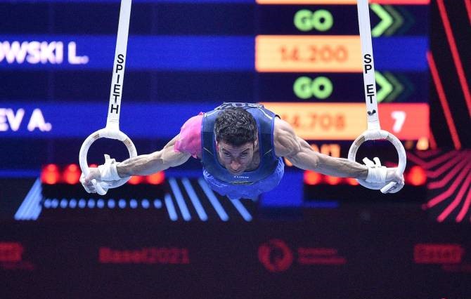 Les gymnastes d’Arménie Artur Avetisyan et Vahagn Davtyan sont en finale de la Coupe du monde à Doha