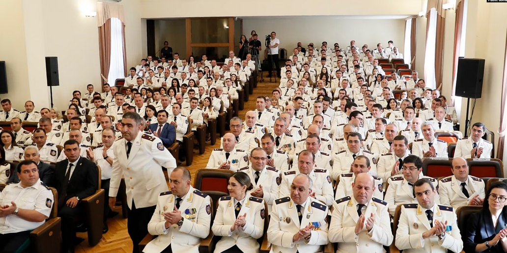 Le Parlement approuve une forte augmentation du salaire des procureurs