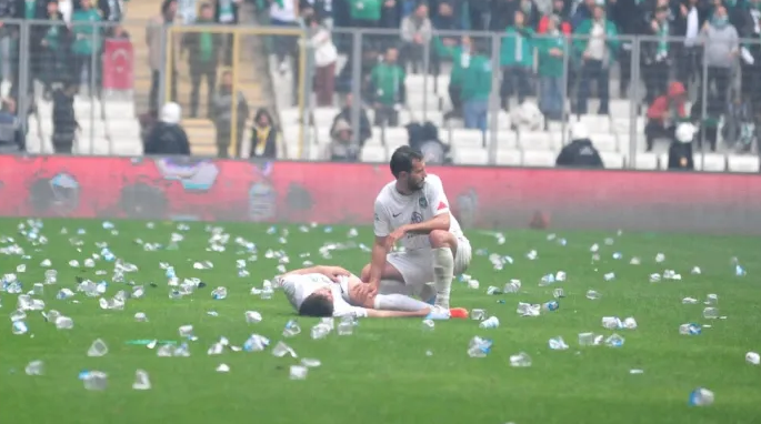 Le HDP condamne les attaques racistes contre les joueurs d’Amedspor à Bursa