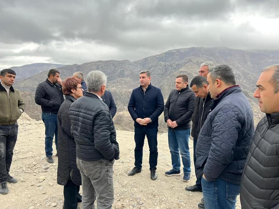 Gnel Sanosyan a observé les travaux de la construction de la route Khot-Vorotan