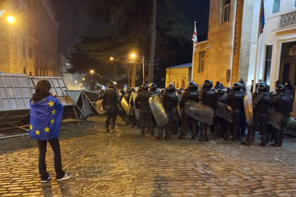 Deuxième nuit de violence à Tbilissi