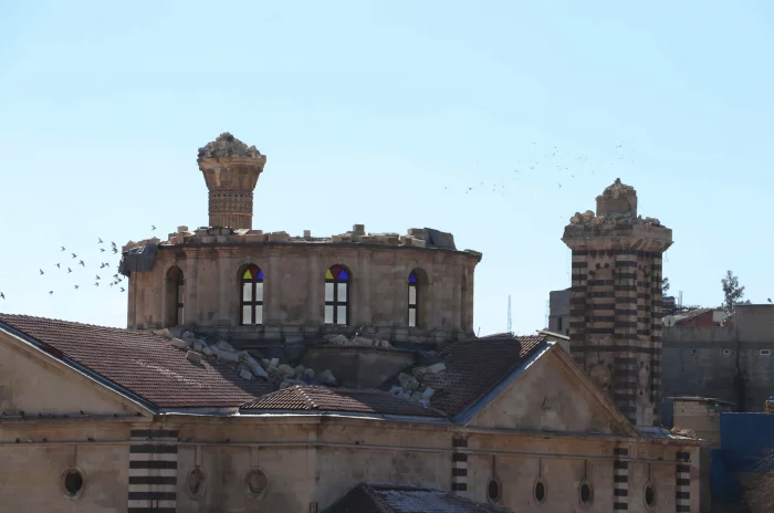 La cathédrale arménienne d’Aïntab a perdu ses deux minarets …