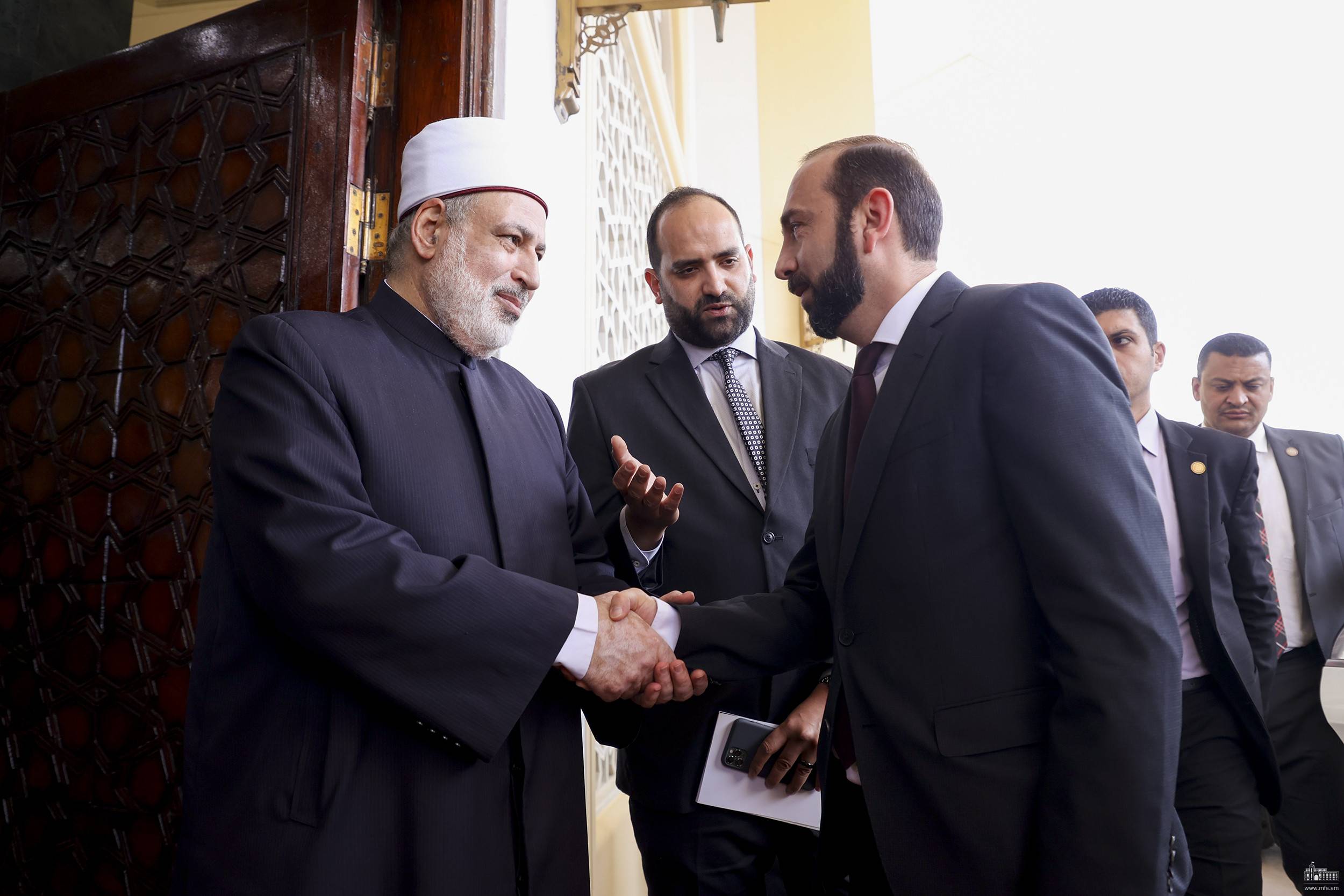 Le Ministre arménien des affaires étrangères rencontre les responsables religieux égyptiens