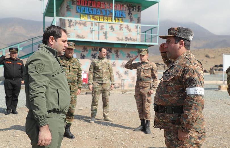 Suren Papikyan a effectué une visite surprise à l&rsquo;unité militaire N et a rencontré des recrues