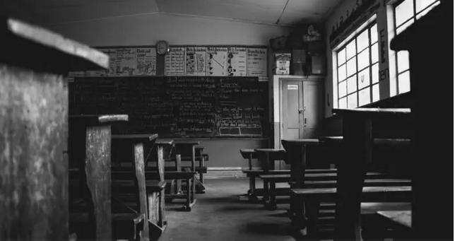 Un système éducatif et des infrastructures dignes du Moyen Age