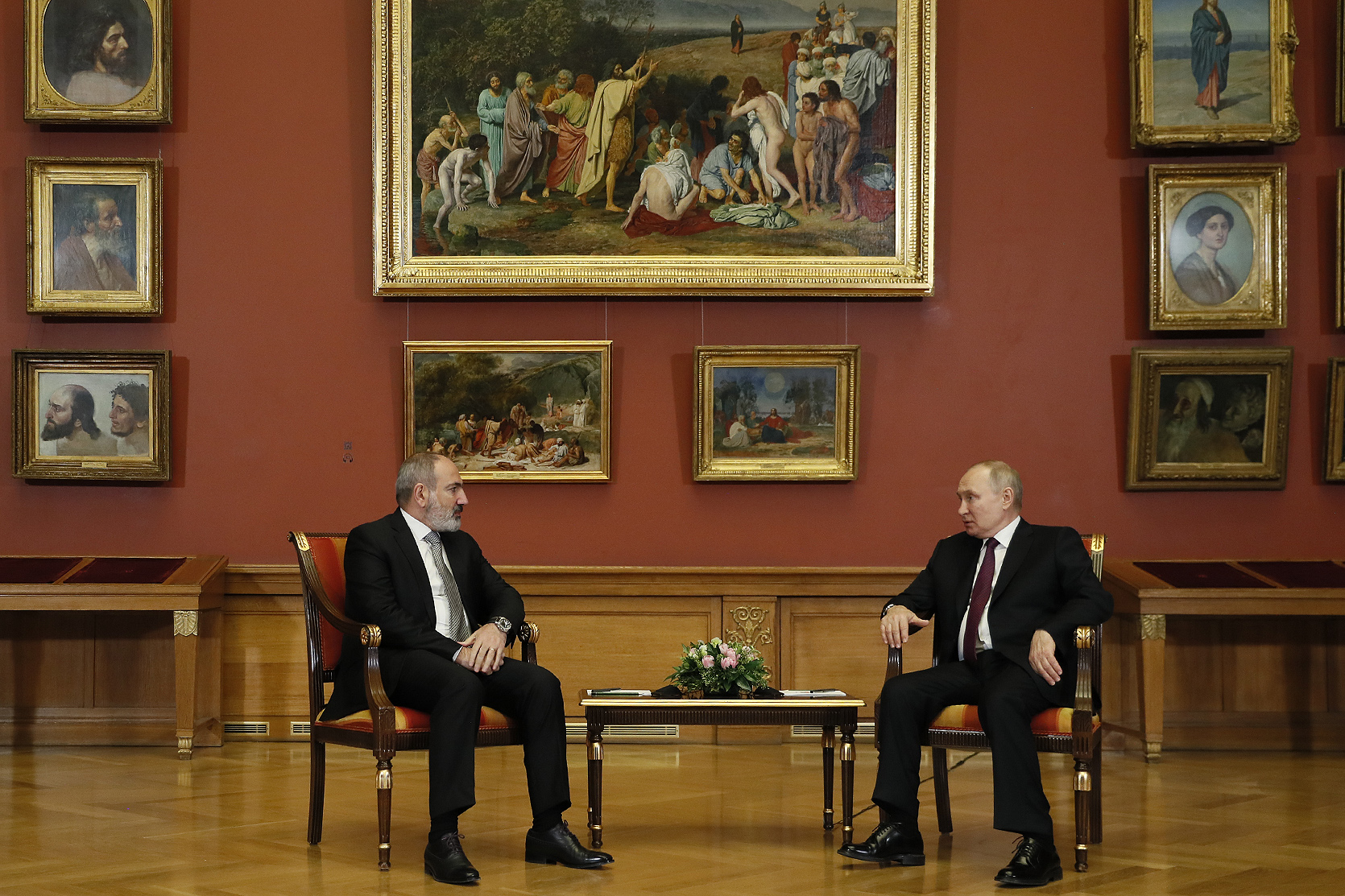 Pachinian appelle Poutine alors que Bakou réitère ses menaces contre le Karabagh