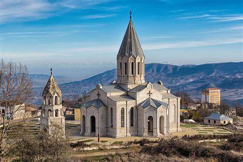 Aliev : Nous avons déjà réinstallé plus de quatre cents anciens réfugiés au Karabakh