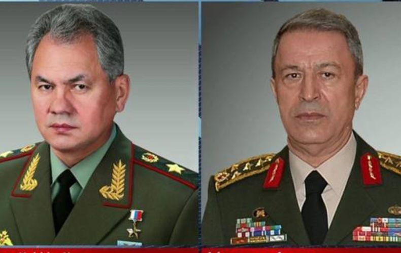 Sergueï Shoïgu et Hulusi Akar ont discuté des questions liées au règlement du conflit du Haut-Karabakh