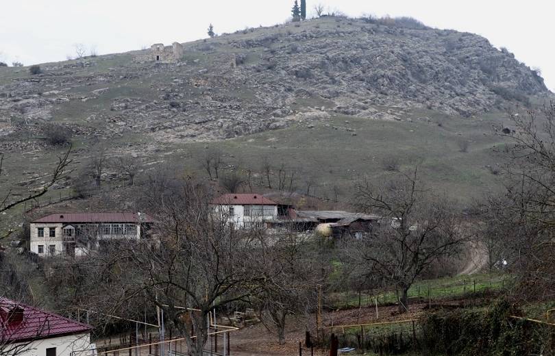 Tirs aujourd’hui sur des civils Arméniens du village de Sos près de Karmir Shuka (Artsakh) depuis des positions miliaires azéries