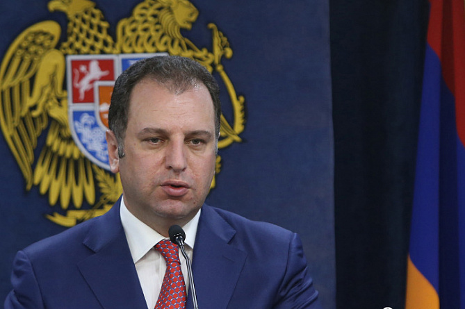Le tribunal inférieur lance un mandat d&rsquo;arrêt par contumace contre l&rsquo;ancien ministre de la Défense Vigen Sargsyan