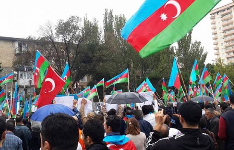 Les manifestants en Azerbaïdjan crient : L&rsquo;eau dont nous disposons est donnée aux fonctionnaires