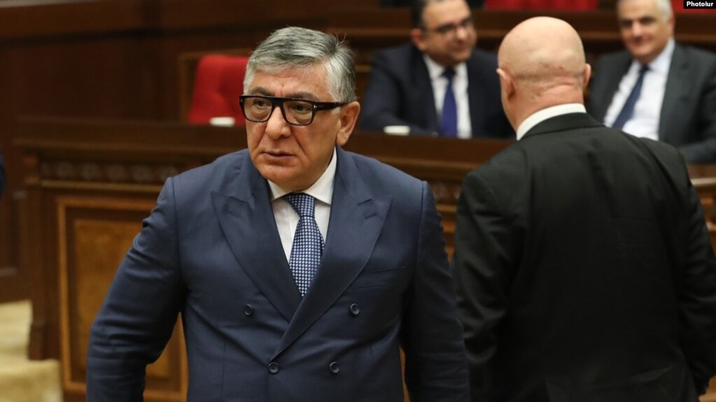 Le gouvernement s&rsquo;interroge sur la légalité d&rsquo;un marché public