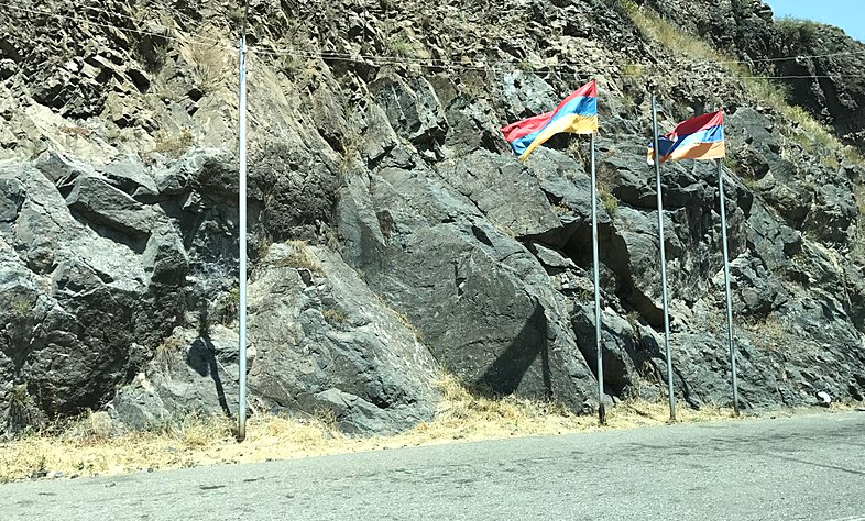 Quand la nouvelle route en construction en alternative à Latchine sera-t-elle ouverte?