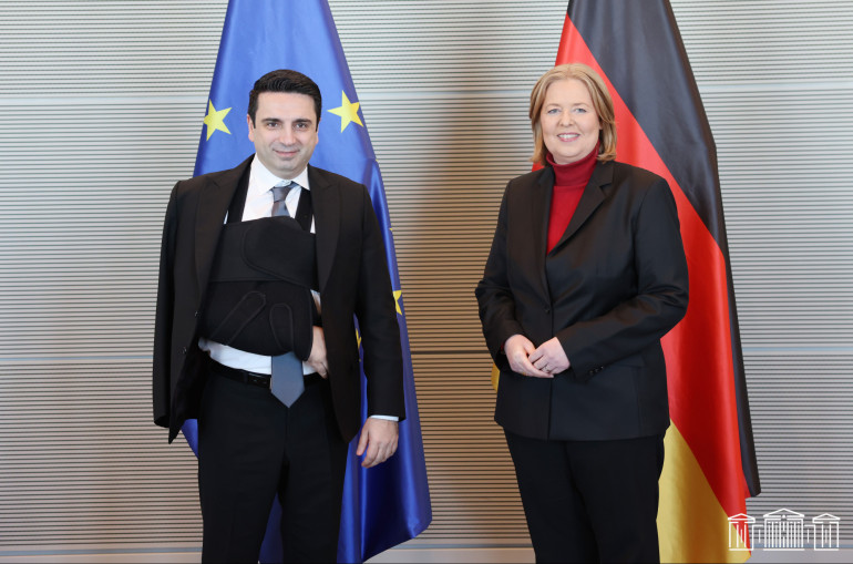 Nous attendons de nos partenaires allemands qu&rsquo;ils prennent des mesures actives et appliquent des sanctions contre l&rsquo;Azerbaïdjan affirme Alen Simonyan à la présidente du Bundestag