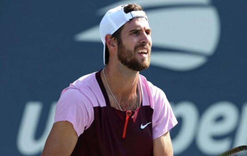Karen Khachanov bat Stefanos Tsistsipas et se qualifie pour les quart de finale du Tournoi de Miami