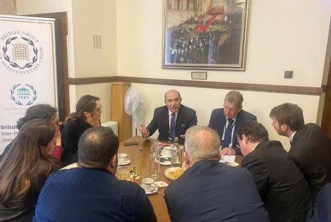 Edmon Marukyan présente les détails des négociations sur le traité de paix avec l&rsquo;Azerbaïdjan