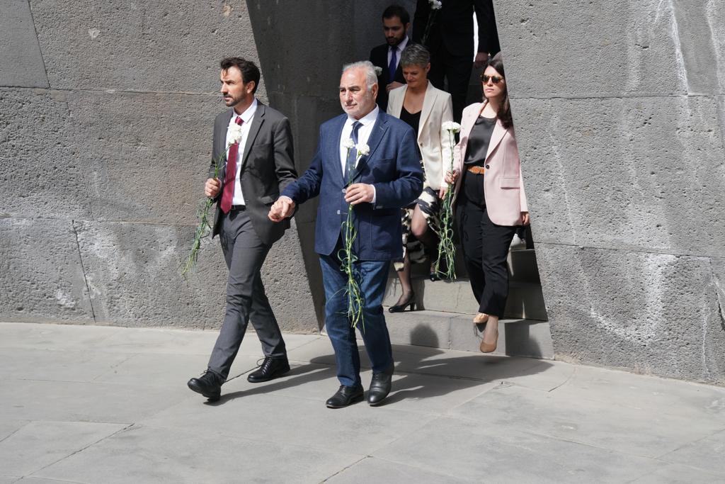 L&rsquo;émotion du maire de Lyon et de sa délégation en images