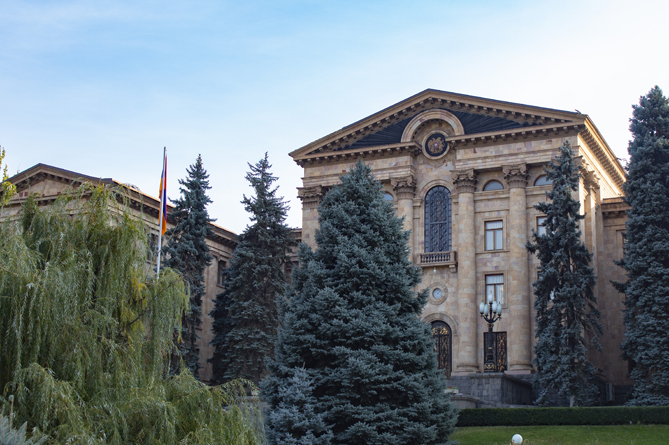 Annulation d’une séance de l’Assemblée nationale en raison d’une escalade à la frontière avec l’Azerbaïdjan