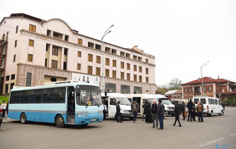 Le transport gratuit de passagers depuis Stepanakert vers Amaras, Gandzasar et Hakobavank a débuté hier
