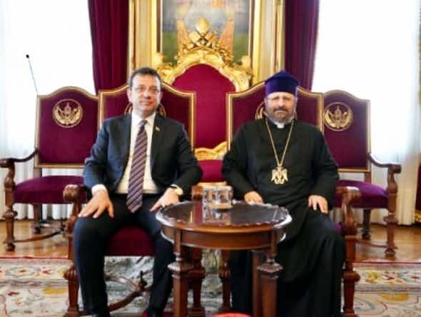 Le Maire d&rsquo;Istanbul rend visite au patriarcat arménien
