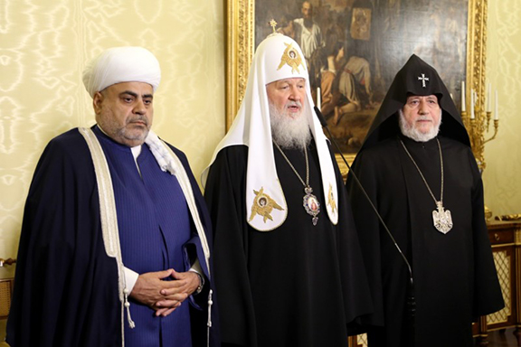 Le chef religieux Azéri Allahshukyur Pashazade appelle l&rsquo;Église arménienne à l&rsquo;amitié