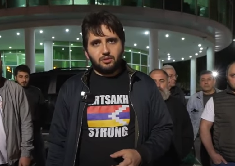 Des inconnus ont agressé Artur Mirzoyan le président de la communauté arménienne de Géorgie à la veille de la commémoration du génocide des Arméniens à Tbilissi