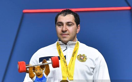 Davit Hovhannisyan champion d’Europe d’haltérophilie à Erévan : Je dédie cette médaille à nos soldats